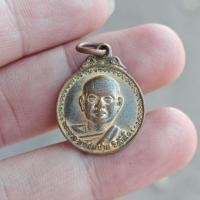 ราคา เหรียญหลวงพ่อสมชาย วัดเขาสุกิมรุ่นเสือยืน ปี 2520 (29983259734)