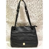 ราคา กระเป๋าหนังมือสองแบรนด์ BANA BANA สภาพยังใหม่ มีช่องใส่ของช่องใหญ่ 1 ช่อง ภายในสะอาด (22330100342)