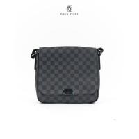 ราคา L V DISTRICT MESSENGER PM GRAPHITE DAMIER CANVAS BHW (28278631464)