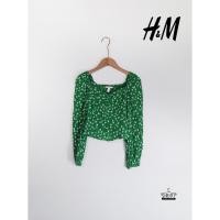 ราคา [พร้อมจัดส่ง] เสื้อปาดไหล่ แขนตุ๊กตา แขนยาว H&M ลาย สีเขียวขาว สภาพ90% ใหม่มากๆ (43259116283)