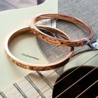 ราคา กำไล Coach KISSING C HINGEDBANGLE (COACH F59083) ลาย C คู่ (9273015884)
