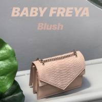 ราคา ส่งต่อกระเป๋า tallulah รุ่น freya สี blush มือสอง สภาพดี ใช้งานถนอม ราคาshop 1890 ส่งฟรีค่ะ (9405813810)