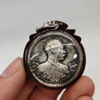 ราคา เหรียญจุฬาลงกรณ์สยามมินทร์ ด้านหลังเป็นพระนารายณ์ทรงครุฑ เลี่ยมกรอบกันน้ำอย่างดี สุดยอดแห่งเหรียญมหามงคล (26566204096)