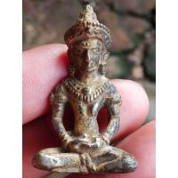 ราคา พระร่วงนั่งทรงเครื่อง หมวกชีโบ เนื้อเงินโบราณ (48152209294)