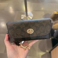 ราคา COACH Sunglass Case In Signature Canvas บางทีมีบางทีหมด (52005931588)