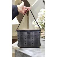 ราคา MCM clutch พอชได้ คล้องมือได้ มือสอง ของแท้❤ (46150812168)