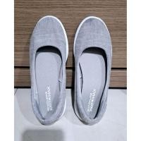 ราคา SKECHERS มือสองสภาพดี GoStep Lite GOGA Max Slip on สีเทาSize 7 (42402891925)