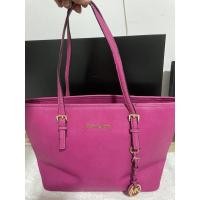 ราคา Michael Kors แท้มือสอง กระเป๋าถือ ทรงชอปปิ้ง สีชมพูบานเย็น แบรนด์เนมแท้มือสอง สภาพดี (12737044088)