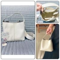 ราคา กระเป๋าสะพายuwifแท้ bucket bag สี ivory (28524726210)