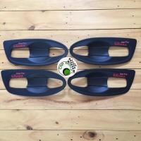 ราคา carfamily304 ﻿เบ้ารองมือประตูดำด้านโลโก้แดง Navara Np 300 รุ่น 4 ประตู (2277690008)