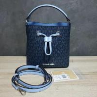 ราคา michael kors 7" มือ2 (10668645071)