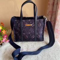 ราคา Everlast แท้ ครอสบอดี้ทรงถัง สภาพดีสวยแทบไม่มีร่องรอยใช้งานสีไม่มีเฟท สายยาวเทียบขนาด 9.5 นิ้วกว้าง 5 นิ้ว สูง 7.5 นิ้ว (57851188170)