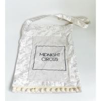 ราคา กระเป๋าย่ามผ้ากำมะหยี่ปักลาย Midnight Circus**มีรอยเลอะจากการเก็บเล็กน้อยตามภาพ*** (49355271222)