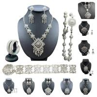 ราคา Vintage Jewelry ชุดเครื่องประดับไทย สร้อยคอ ต่างหูคลิป เข็มขัดหัวเข็มขัด สร้อยสังวาลย์ (5516697723)