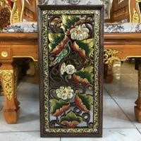 ราคา งานไม้แกะสลัก ภาพแกะสลัก กรอบรูปไม้แกะสลัก แผ่นไม้ฉลุ ขนาด 33x68cm.เดินเส้น ติดกระจก ตกแต่งด้วย สีสัน สดใส สวยงาม (22857563518)