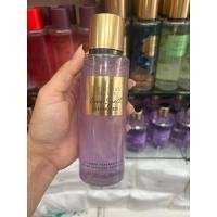 ราคา Victoria's Secret Love Spell Shimmer Fragrance Mist 250ml. (43621924931)