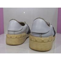 ราคา VALENTINO GARAVANIVACALFSKIN OPEN SNEAKER COLORS WHITE/BLACK size 40 us / 25 cm. ซอฟต์ในเปลี่ยน​มา (21892943193)