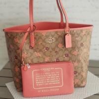 ราคา Coach reversible tote Bag รุ่น Limited Edition ของแท้ จาก USA 100% ใช้ได้ 2 ด้าน มาพร้อมกระเป๋าใบเล็ก 1 ใบ พร้อมส่ง (2066305938)