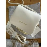 ราคา ส่งต่อ กระเป๋า Charles & Keith สีขาว (29128859026)