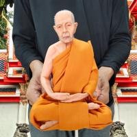 ราคา NMT8 หลวงปู่ทิม อิสริโก วัดละหารไร่ หน้าตัก5นิ้ว งานไฟเบอร์หุ่นขี้ผึ้งห่มจีวรติดเกศาเสมือนจริง (23050300748)