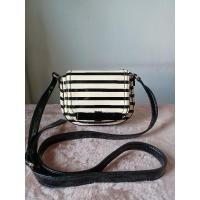 ราคา กระเป๋า Kate spade หนังแก้ว สีครีมดำ มือสอง (9774713766)
