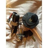 ราคา ชุดสวิทช์กุญแจ ฝาถังน้ำมัน รุ่นZSR125 (NEW)Ryuka ริวก้า ของแท้ศูนย์ มอเตอร์ไซค์ (11876389002)