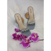 ราคา Syhafira Fatricia รองเท้าแตะผู้หญิง 7 ซม. ส้นแก้วเพชรเลื่อมสีเทา (54553948301)