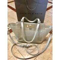 ราคา กระเป๋า CHARLES & KEITH Pervorated turn lock bag CK2-50780184 แท้ (1931742849)