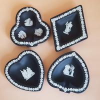 ราคา Wedgwood BLACK Jasperware Trinket dish จานสะสมวินเทจสีดำขนาดเล็ก (28916285683)