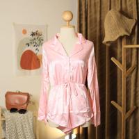 ราคา DW56 SHEIN ชุดนอน จั้มขาสั้น คอปกแขนยาว ผ้าซาติน สีชมพูอ่อน (21079682972)