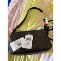 ราคา Coach Nolita ของแท้ ลาย C สีน้ำตาลเข้ม มือสองสภาพดี แถมฟรีสายมุก (21868115982)