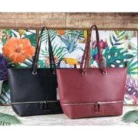 ราคา Charles & Keith Two-Way Zip Large Tote กระเป๋าสะพายข้าง (3308171698)