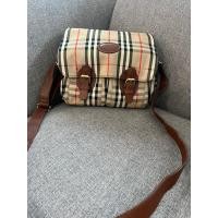 ราคา กระเป๋า burberry แท้มือสอง (19776504094)