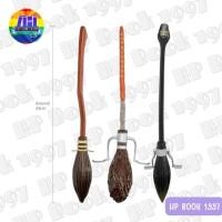 ราคา Harry Potter Broomstick Pen Nimbus2000 / 2001/Firebolt (ลิขสิทธิ์แท้) แฮร์รี่พอตเตอร์ เดรโกมัลฟอย ปากกา ไม้กวาด ของสะสม (25353927474)