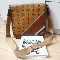ราคา กระเป๋าMCM ของแท้​ขนาด10*11นิ้ว​ ของผู้ชาย​สายปรับสั้นยาวได้​ สภาพดี​ หนังยังแข็งสวย​ ขอบมุมดี​ (2435854898)