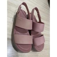 ราคา รองเท้าส้นเตารีด Crocs รัดส้นสีชมพู แท้!!! มือสอง (11196861297)