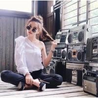 ราคา เสื้อไหล่เบี่ยง ระบายไหล่ข้างนึงเด้งสะดุดตาเป็นที่สุด (มือ2) (4000191121)