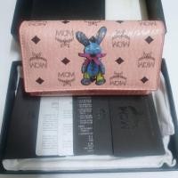 ราคา กระเป๋าสตางค์ MCM Wallet สีชมพู มือสอง ✔✔✔ (18111093090)