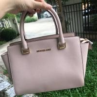ราคา Michael Kors รุ่น Selma medium สีชมพูอ่อน (6306050078)