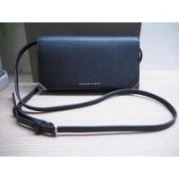 ราคา CHARLES &KEITH กระเป๋าสตางค์ใบยาวถือเป็นครัชหรือแบบสะพาย มีสายยาวปรับระดับได้ ใส่โทรศัพท์ได้ มือสองของแม่ค้าเอง (1494279237)