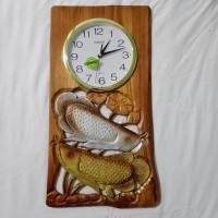 ราคา นาฬิกาไม้สักแกะสลักรูปปลามังกรเงินทอง แบบแขวนติดผนังไม้สักแท้ทั้งแผ่นเป็นไม้เก่าแห้งแล้วใช้ตกแต่งบ้านหรือร้านค้า (21646348413)