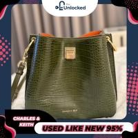 ราคา สภาพนางฟ้า Charles&Keith สะพายข้าง สีเขียว จุของได้เยอะ พร้อมสายสะพาย (28742759932)