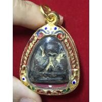 ราคา พระปิดตา พิมพ์หลังแบบ หลวงพ่อแก้ว วัดเครือวัลย์ ชลบุรี ในเลี่ยมทองลงยาราชาวดี พร้อมใช้ (17846441979)