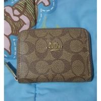 ราคา กระเป๋าสตางค์สั้น coach ซิปรอบ งานปั้ม มือสอง (1589088822)