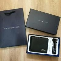 ราคา Tommy Set กระเป๋าสตางค์+พวงกุญแจ แท้100% (2790463769)