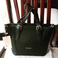 ราคา กระเป๋าทรงถือมีสายสะพาย FOREVER YOUNG สีดำ แถมปอม (7233796362)