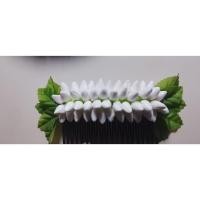 ราคา หวีสับ แบบติดดอกมะลิจากกระดาษทิชชู่ ดอกมะลิ4แถว ด้านข้างติดสังวาลย์สีเงินและใบไม้ผ้า ชิ้นละ65บาท มาลัยติดผม มาลัยดอกมะลิ (43074392016)