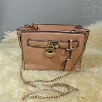 ราคา Michael Kors (MK) หนังแท้สีน้ำตาลอ่อนขนาด7นิ้ว สินค้ามือสองผ่านการใช้งานมาแล้วมีร่องรอยการใช้งานตามปกติ กระเป๋าแท้มือสอง (43461339886)