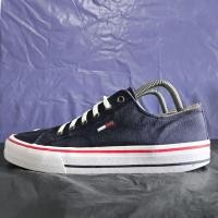 ราคา รองเท้า Tommy Jeans มือสองของแท้ Size 42/26.5 cm. (26776264194)