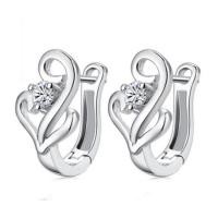 ราคา TANITTgems ต่างหูห่วงทองคำขาวรูปหัวใจประดับเพชรน้ำงาม (216671700)